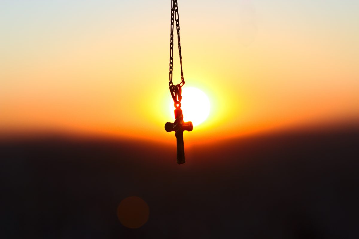 Kreuz vor Sonnenuntergang